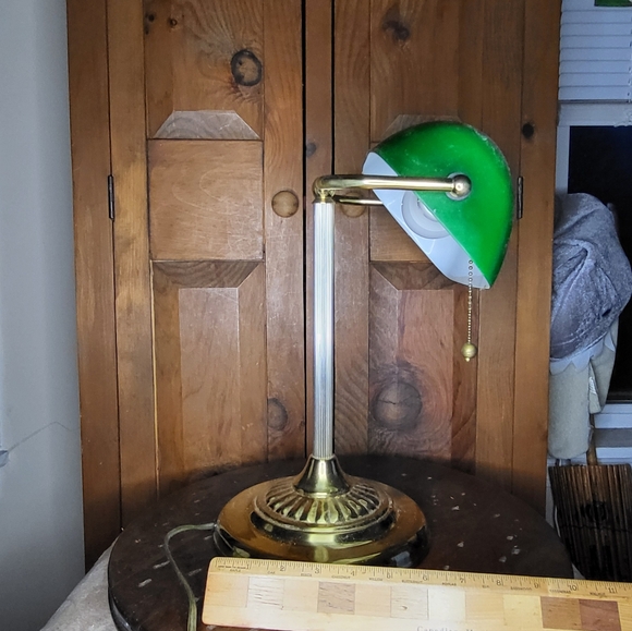 Green Glass Banker's Lamp with Brass Base - Picture 7 of 15